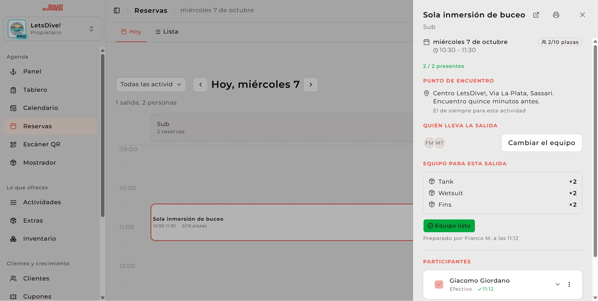 Ficha de una salida en el panel de Sealect, con punto de encuentro, instructores, equipo y participantes